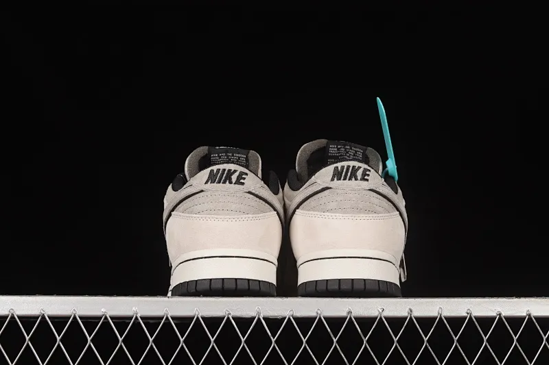 All Categories Nk SB Dunk Series Nk SB Dunk Low Low-top sneakers F version Otomo Katsuhiro x NK SB Dunk Low "Steamboy OST" Otomo Katsuhiro co-branded SB low-top sports and leisure sneakers LF0039-006